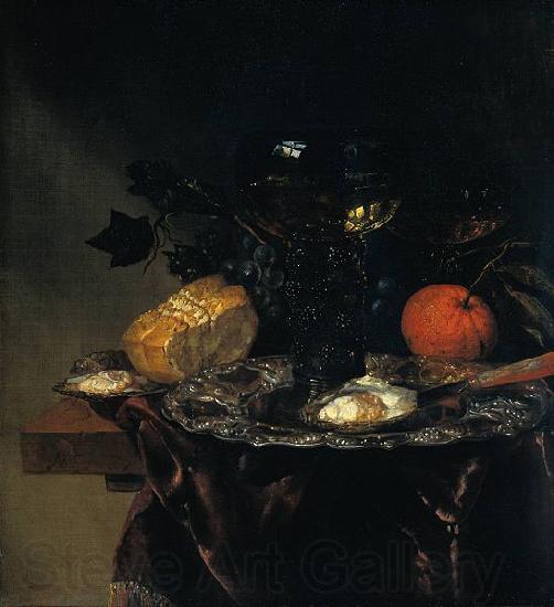 Abraham van Beijeren Stilleven met roemer op een zilveren schaal, oesters en blauwe kaas op een donker kleed
